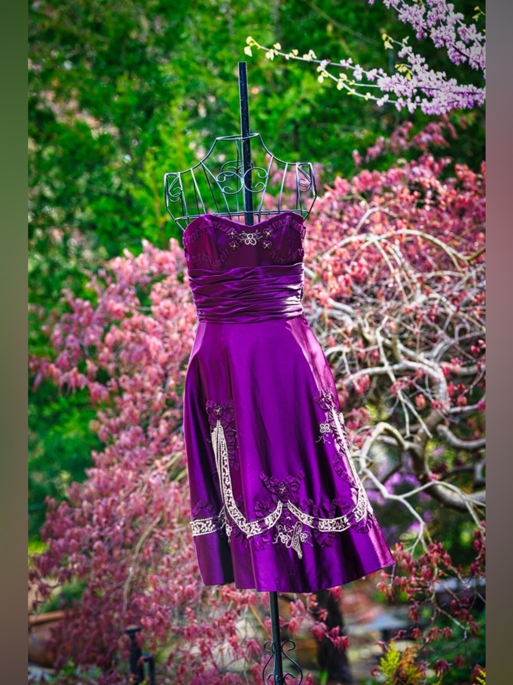 Gorgeous Strapless Dress - Picture 7 of 7